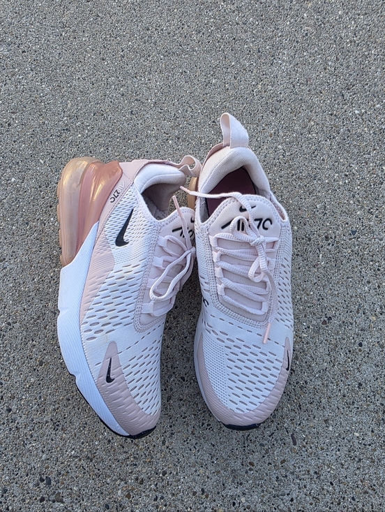 Nike Shoes - Nike Air Max 270 Women’s Sneaker Size 9